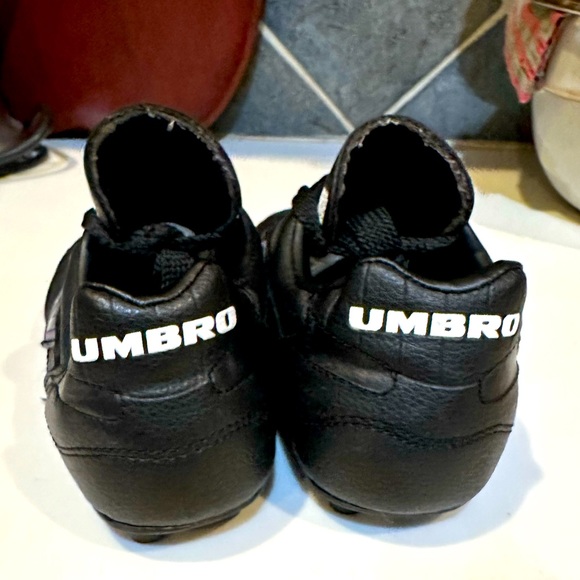 VTG UMBRO SOCCER CLEATS SZ 1.5 KID CHILD UNISEX SOFTBALL BASEBALL SPORTS NOVELTY - Picture 10 of 12